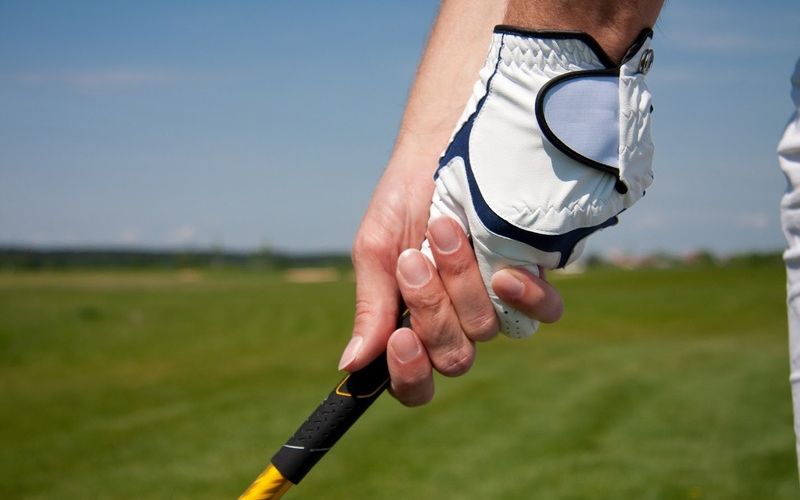 Làm thế nào để chọn cách cầm gậy golf phù hợp?