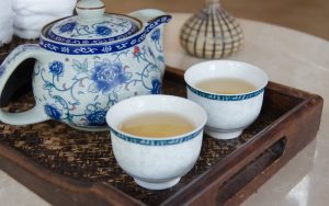 Thêm nước trà phải kịp lúc