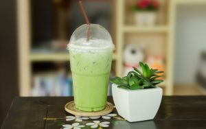 Trà sữa nhài kết hợp siro trái cây