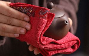 Vệ sinh các dụng cụ pha trà