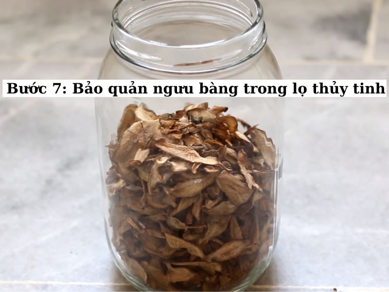 bảo quản trong hũ thủy tinh đậy kín
