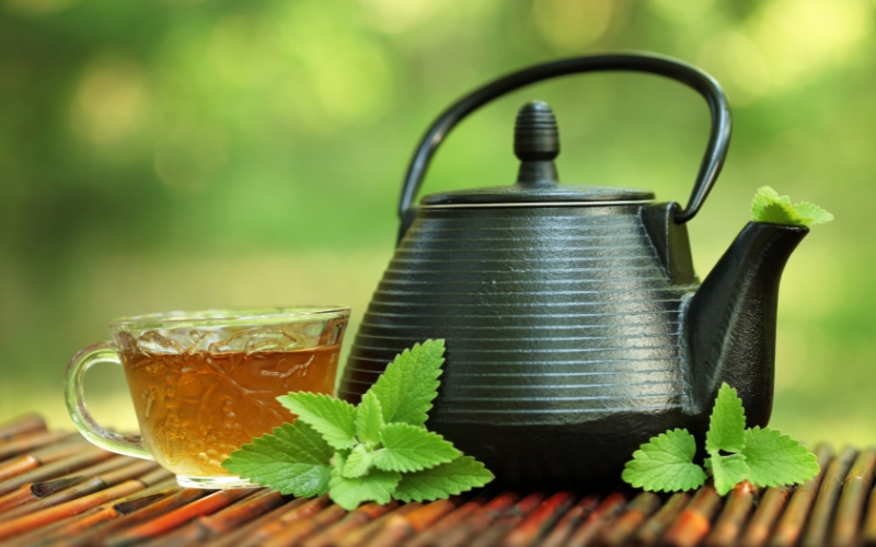 Uống trà thanh nhiệt vào thời điểm thích hợp