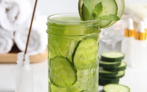 Kết hợp matcha với nước detox