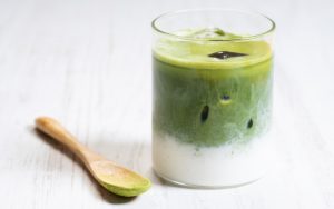 Pha matcha với sữa tươi không đường
