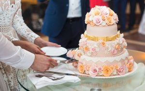 Đặt bánh sớm để đảm bảo ngày cưới suôn sẻ