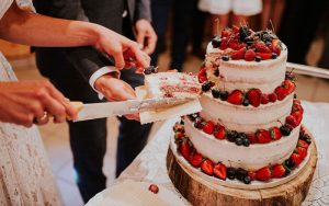 Lựa chọn hương vị bánh kem theo sở thích cô dâu chú rể