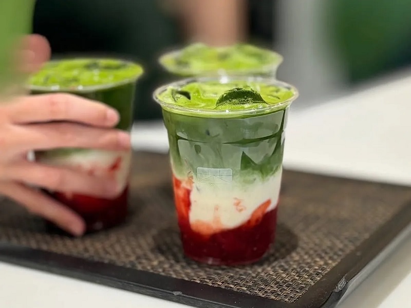 Nên dùng bột matcha loại nào để pha matcha dâu tây