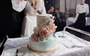 Thử nếm bánh trước khi quyết định cuối cùng