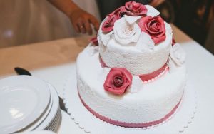 Xác định phong cách và kiểu dáng bánh phù hợp lễ cưới