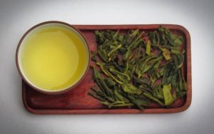 Ưu điểm của cách đuổi muỗi bằng bã chè