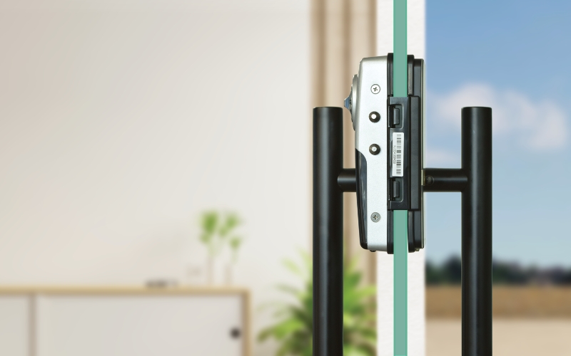 Kiểm tra thông số kỹ thuật cửa để đảm bảo khóa lắp vừa